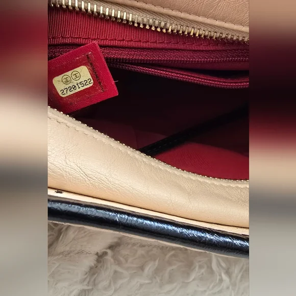 Chanel Gabrielle Small Hobo Bag Beige Black Quilted Calfskin | Two-Tone Chain - Picture 13 of 14